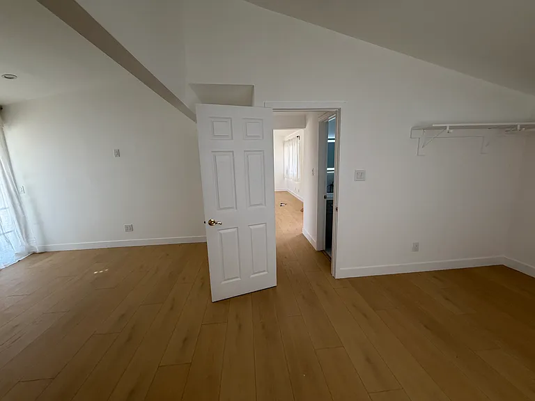 6751 Klondike Ave — Photo 3