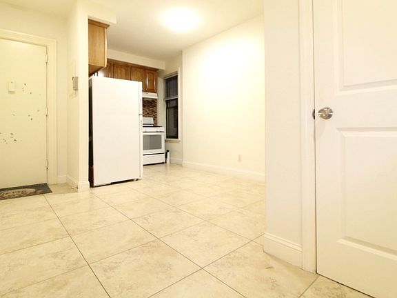 2nd image of 37 Bay 26th St #2