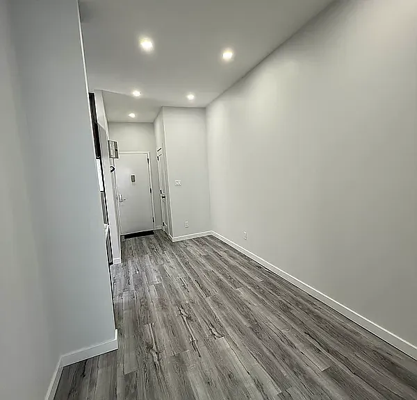 409 Grand St #3R — Photo 5