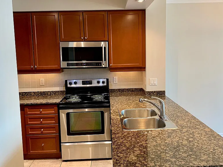 88 Promenade Cir #303 — Photo 7
