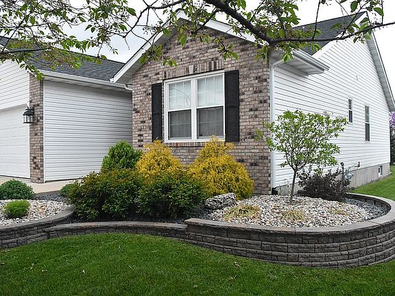 3rd image of 10 Julie Dr