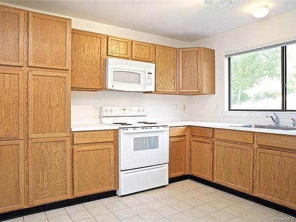 4th image of 198 Gillies Ln Unit 198