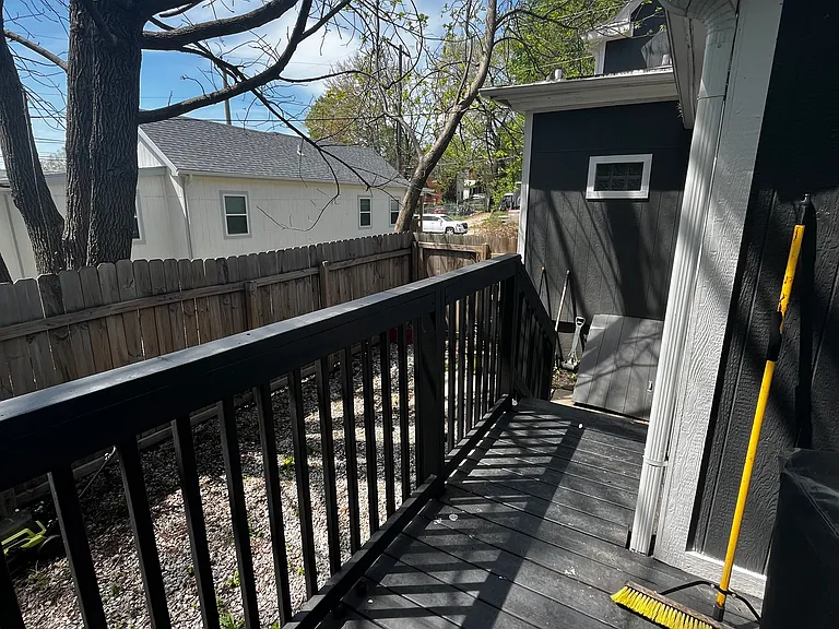 805 Gladstone Ave — Photo 20