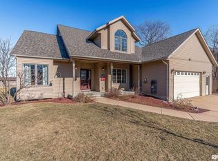 1062 Lakeview Rd S, Dahinda, IL 61428