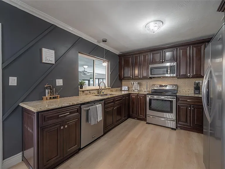 2916 W Collins St — Photo 5