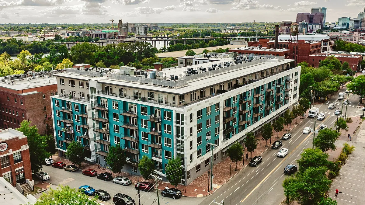 Building Photo - Main2525