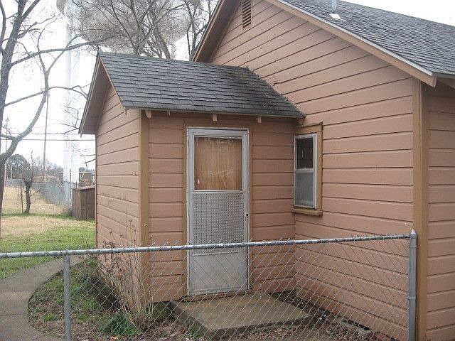 2nd image of 205 Carlton Dr