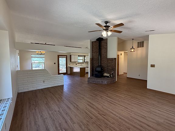 4th image of 1 Autumnwood Ct
