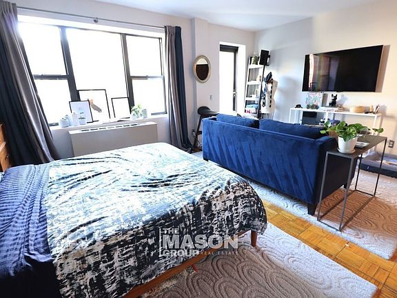 4th image of 337 W 43rd St #3M