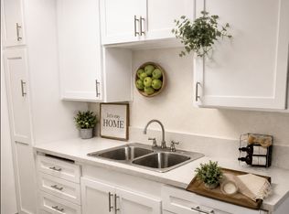 Spacious Floorplans. Refreshing Pool. Sherman Oaks Living, Sherman Oaks, CA 91403