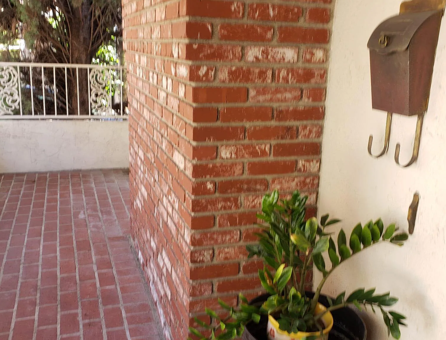 N Mansfield Ave, Los Angeles — Photo 4