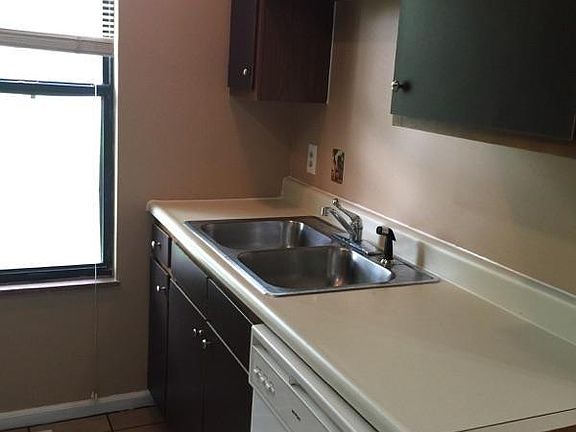 3rd image of 617 Idlewood Ln