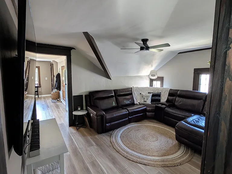 727-731 Harvard St #3 — Photo 7