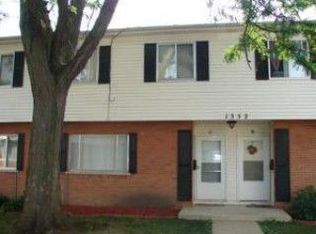 1352 Monomoy St APT F, Aurora, IL 60506