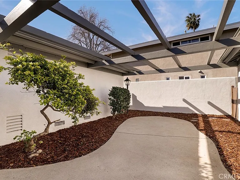 20017 Hemmingway St — Photo 5