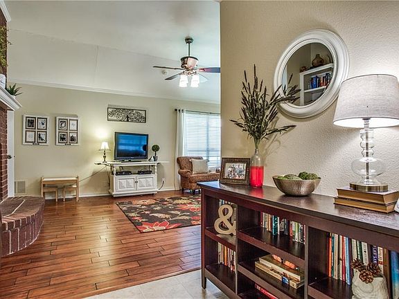 4th image of 2409 Oak Park Dr