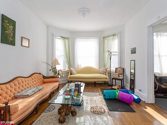 4th image of 3244 W Diversey Ave