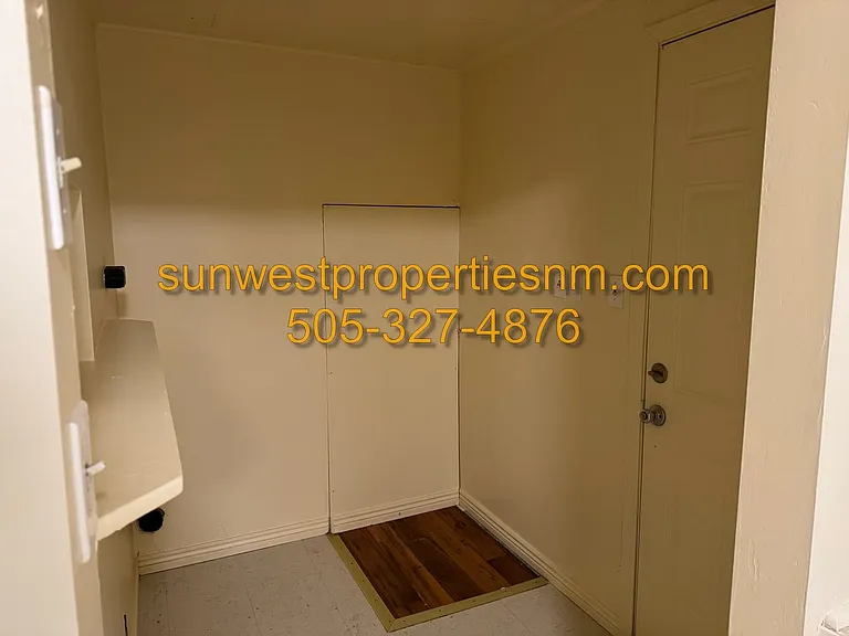 814 E Murray Dr — Photo 2