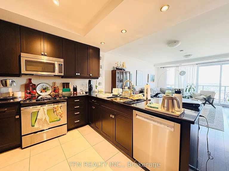 160 Macdonell St #1508 — Photo 5