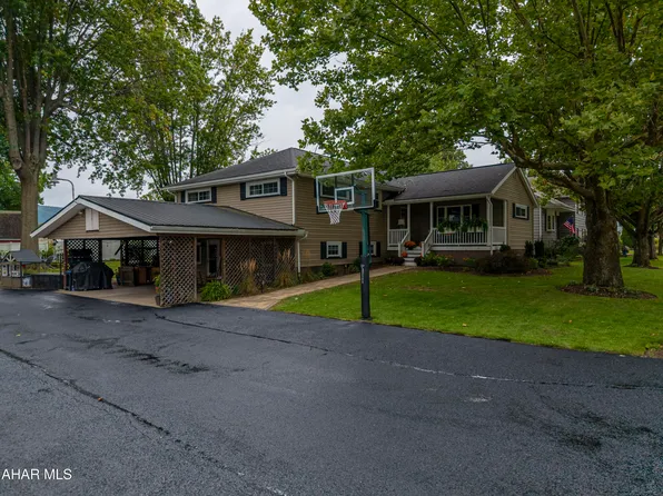 420 Benton Dr, Hollidaysburg, PA 16648