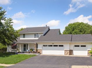 1420 Heron Dr, Chanhassen, MN 55317