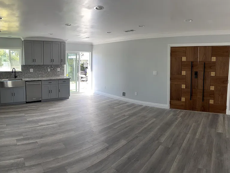 10256 Mina Ave — Photo 10