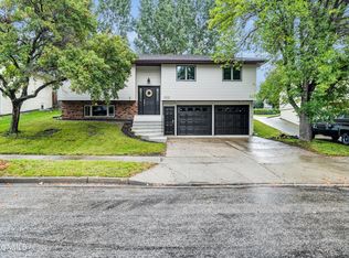 2631 Springfield St, Bismarck, ND 58503