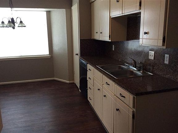 5th image of 507 Holly St