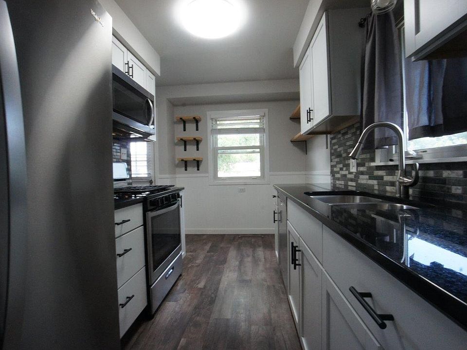 1st image of 1246 Calumet Ave