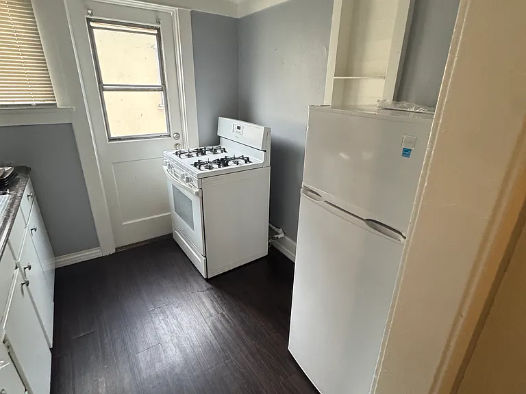 1519 Obispo Ave #6 — Photo 6