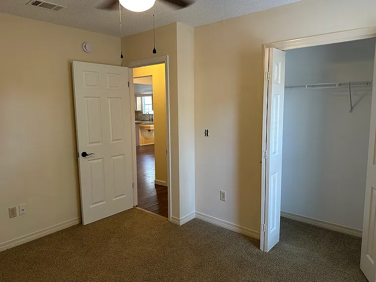 220 Parkwood Cir — Photo 19