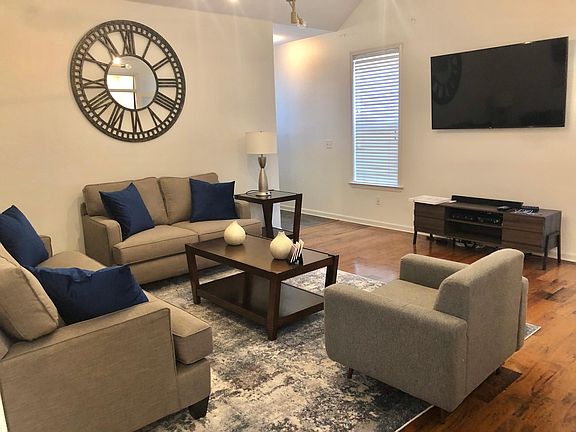 Living Room
with 65" smart TV, 200 Cable Channels 1000MB internet speed