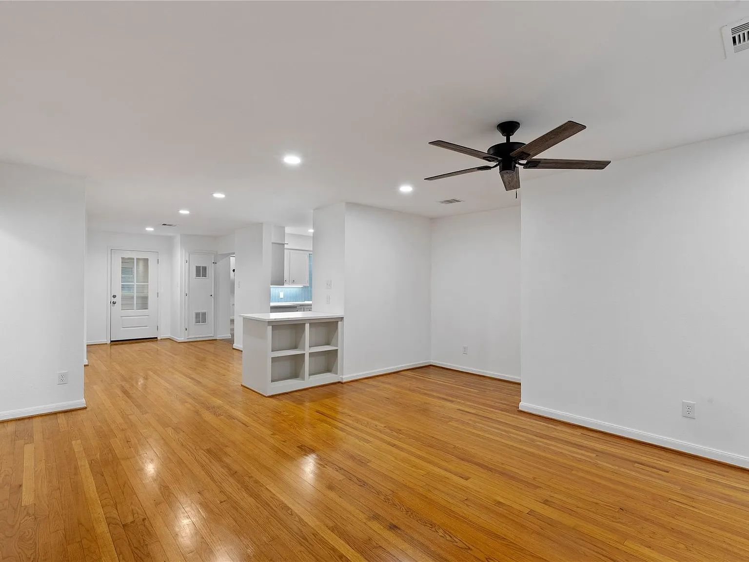 3 bed, 2.0 bath, 1532 sqft, $3,280 — Photo 3