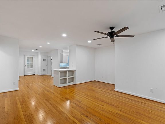 3rd image of 1422 Hewitt Dr