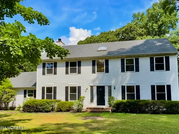 16 Castle Drive, Middletown, NJ 07748