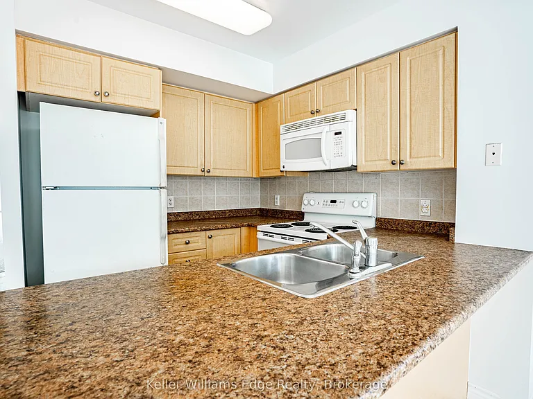 30 Grand Trunk Cres W #2001 — Photo 5