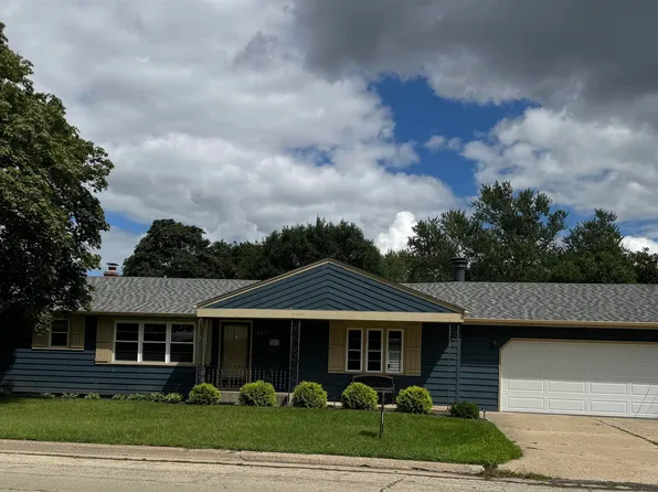 6117 East Dr, Loves Park, IL 61111