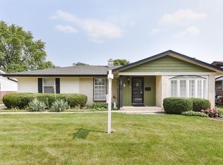 55 Evergreen St, Elk Grove Village, IL 60007