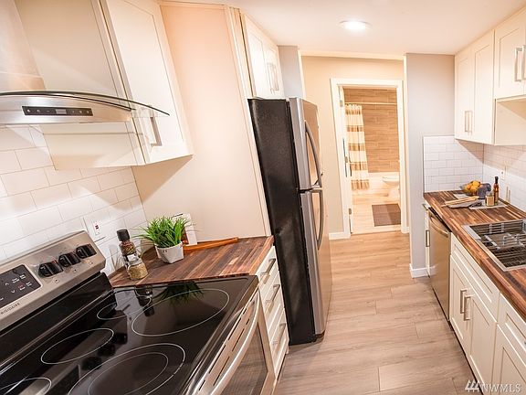 5th image of 13717 Linden Ave N APT 112
