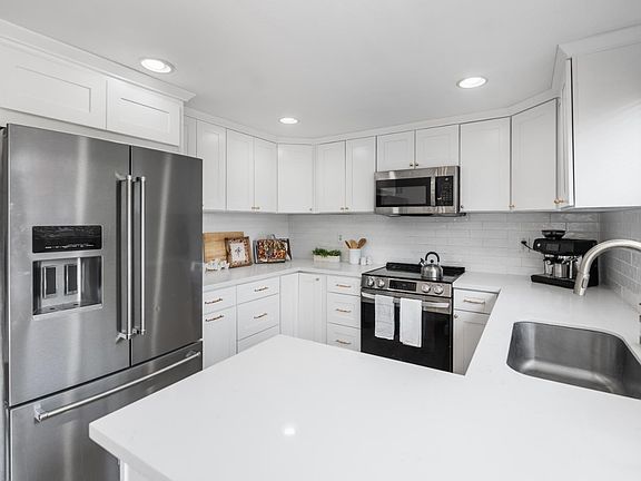 3rd image of 5916 Birchglade Way
