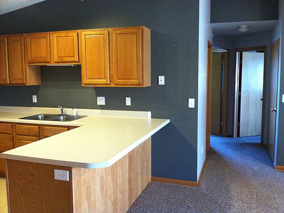 5th image of 90 Circle Dr APT 10