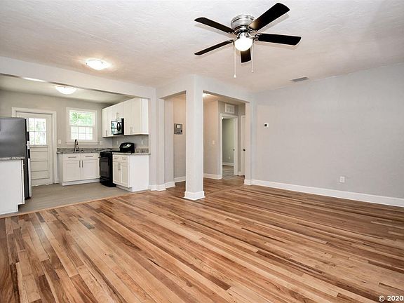 3rd image of 1028 NE 3rd Ave #4