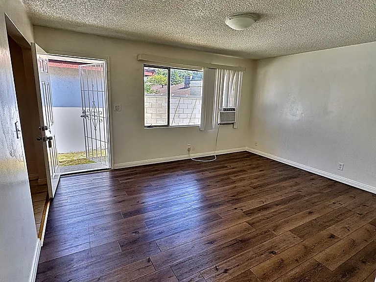 407 Violet Ave #E — Photo 6