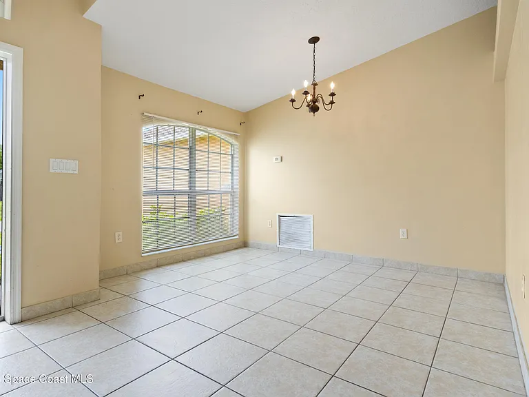 1406 Martinez St SE — Photo 3