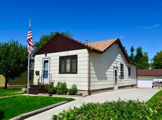 1037 6th St NE, Devils Lake, ND 58301