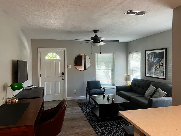 408 N Oak Cliff Blvd — Photo 3