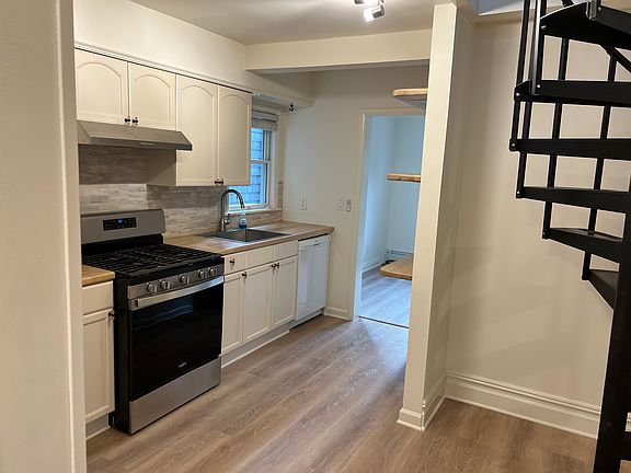 4th image of 20 N Dutcher St Unit 2