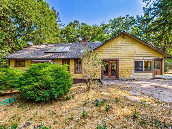 46 Cedar Ln, Redway, CA 95560