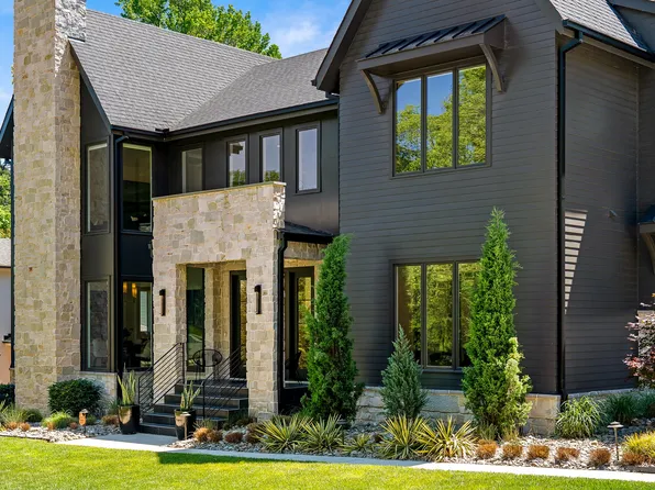 2105 Manuel St, Raleigh, NC 27612