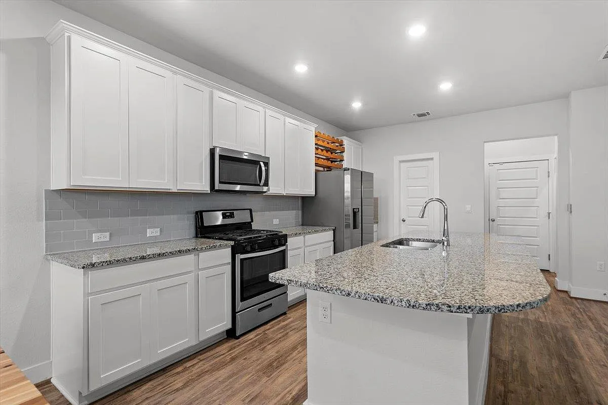 3 bed, 2.5 bath, 1737 sqft, $2,500 — Photo 2